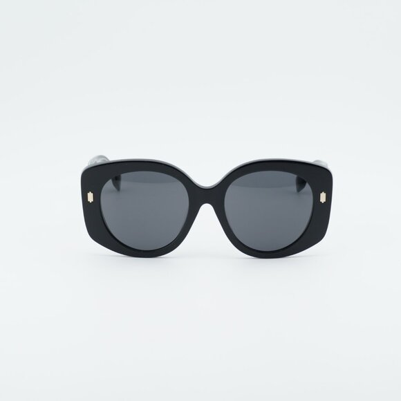 Fendi FE40137F 01A Sunglasses Black Butterfly Frame, Grey Lenses main image 5
